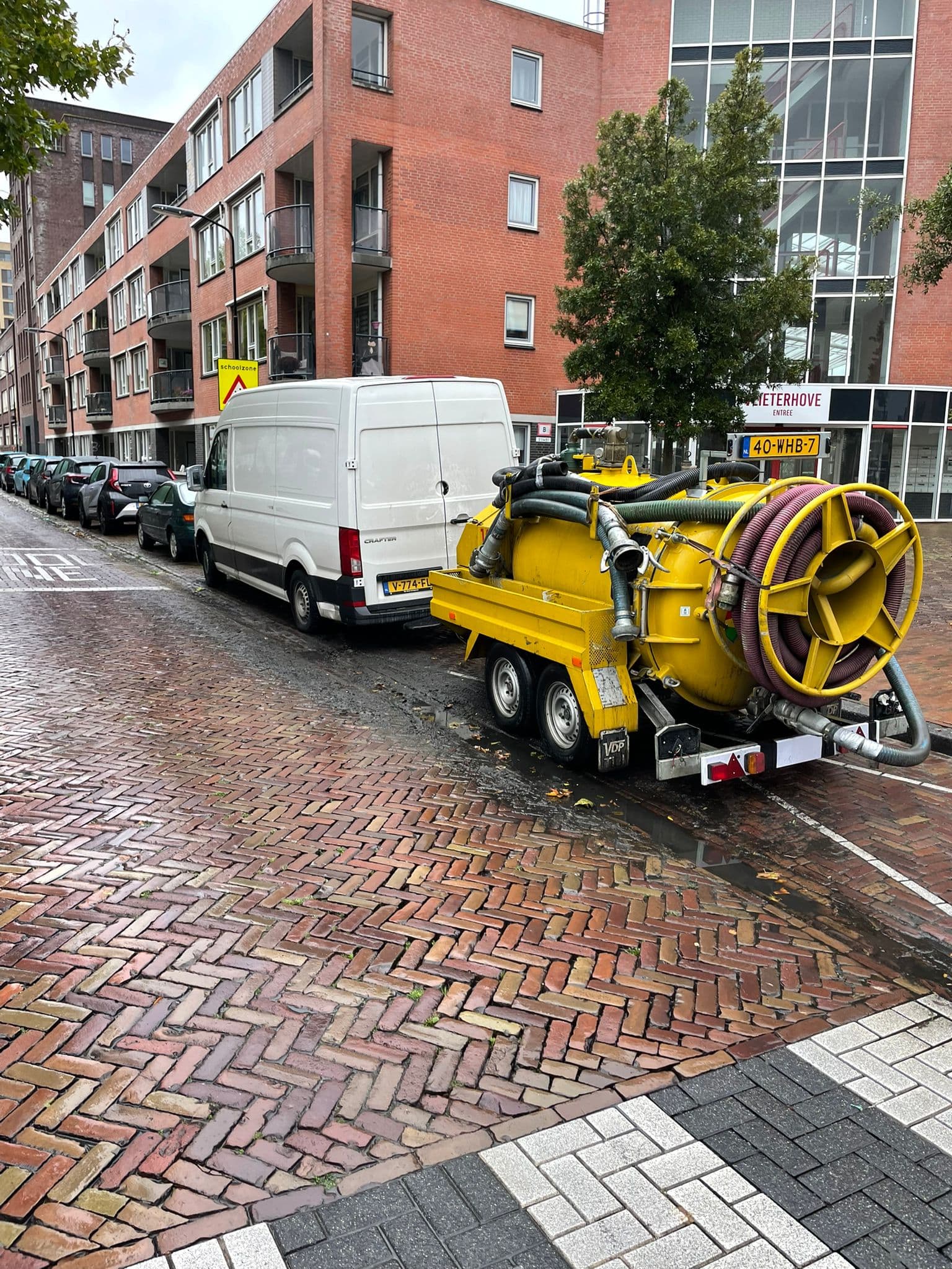 Moderne septic tank machinerie van AJ Septictanks